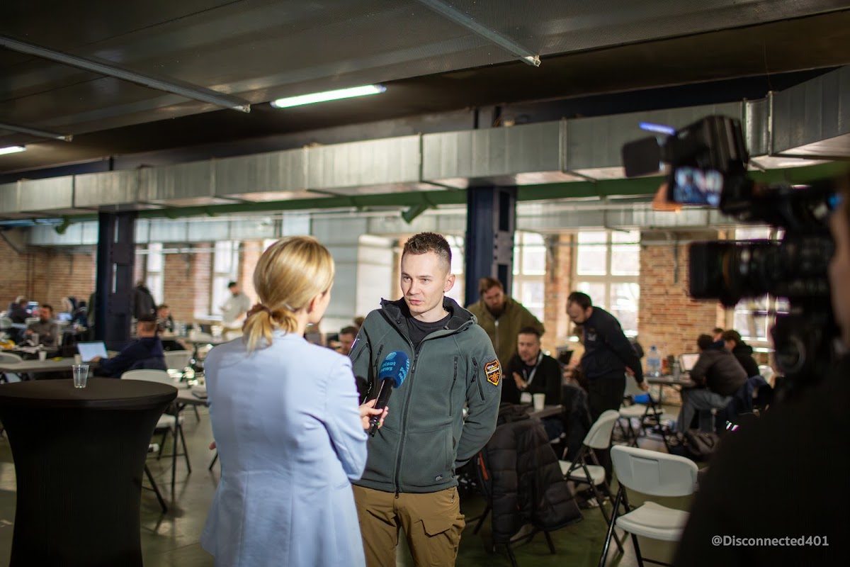 Wywiad telewizyjny realizowany podczas hackathonu CIVIL42 2026